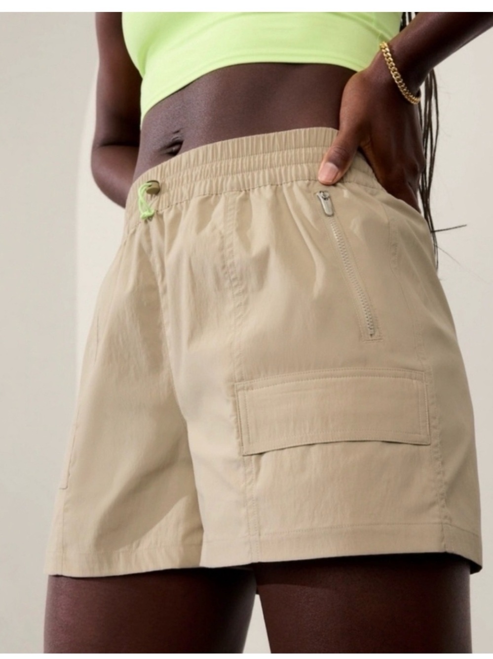 Athleta Cascade Cargo Poplin Shorts sz medium